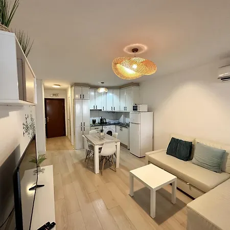 With Terrace & Seasonal Pool Walking Distance To The By Namaste Elite Lägenhet Torremolinos